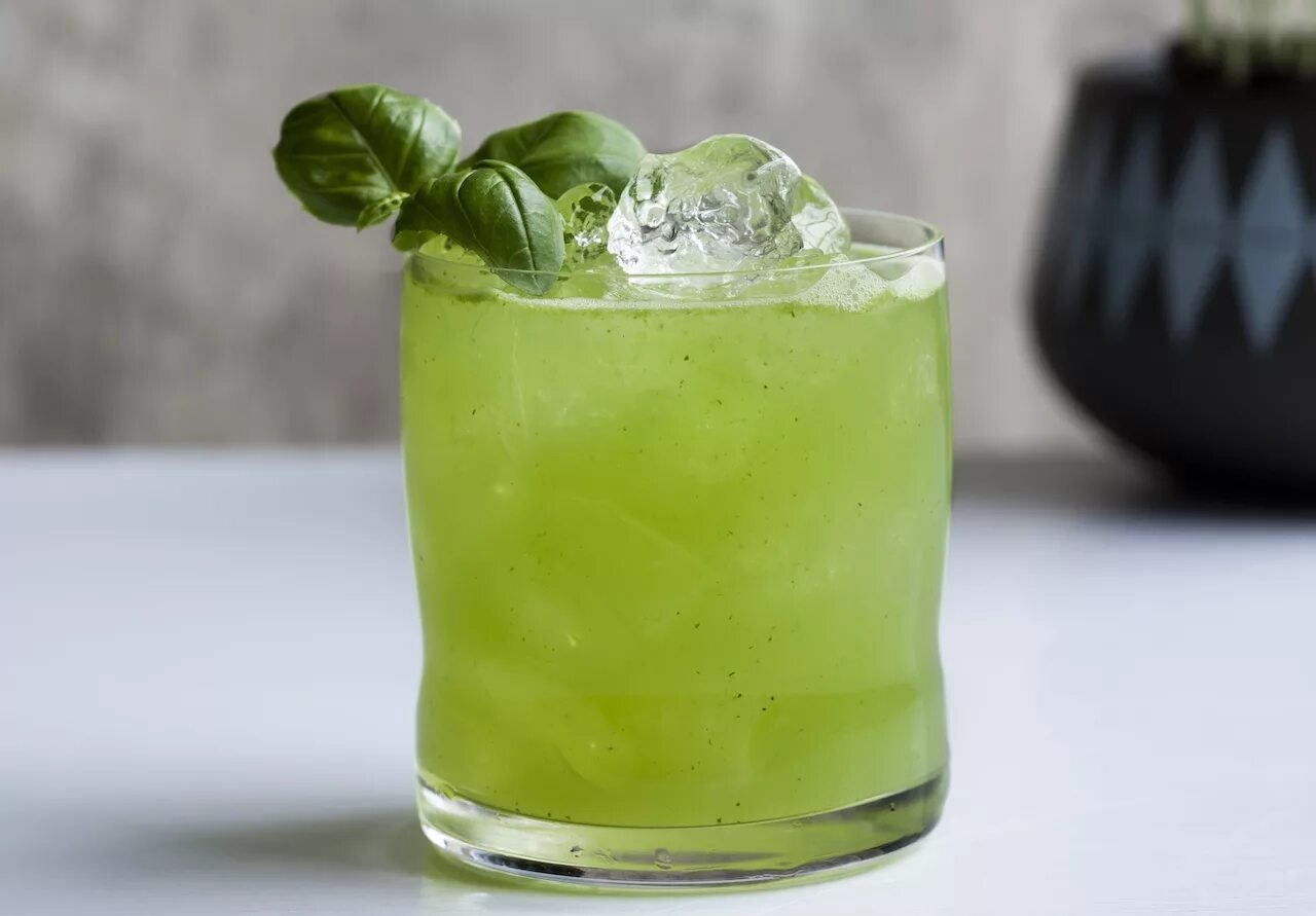 Gin basil smash
