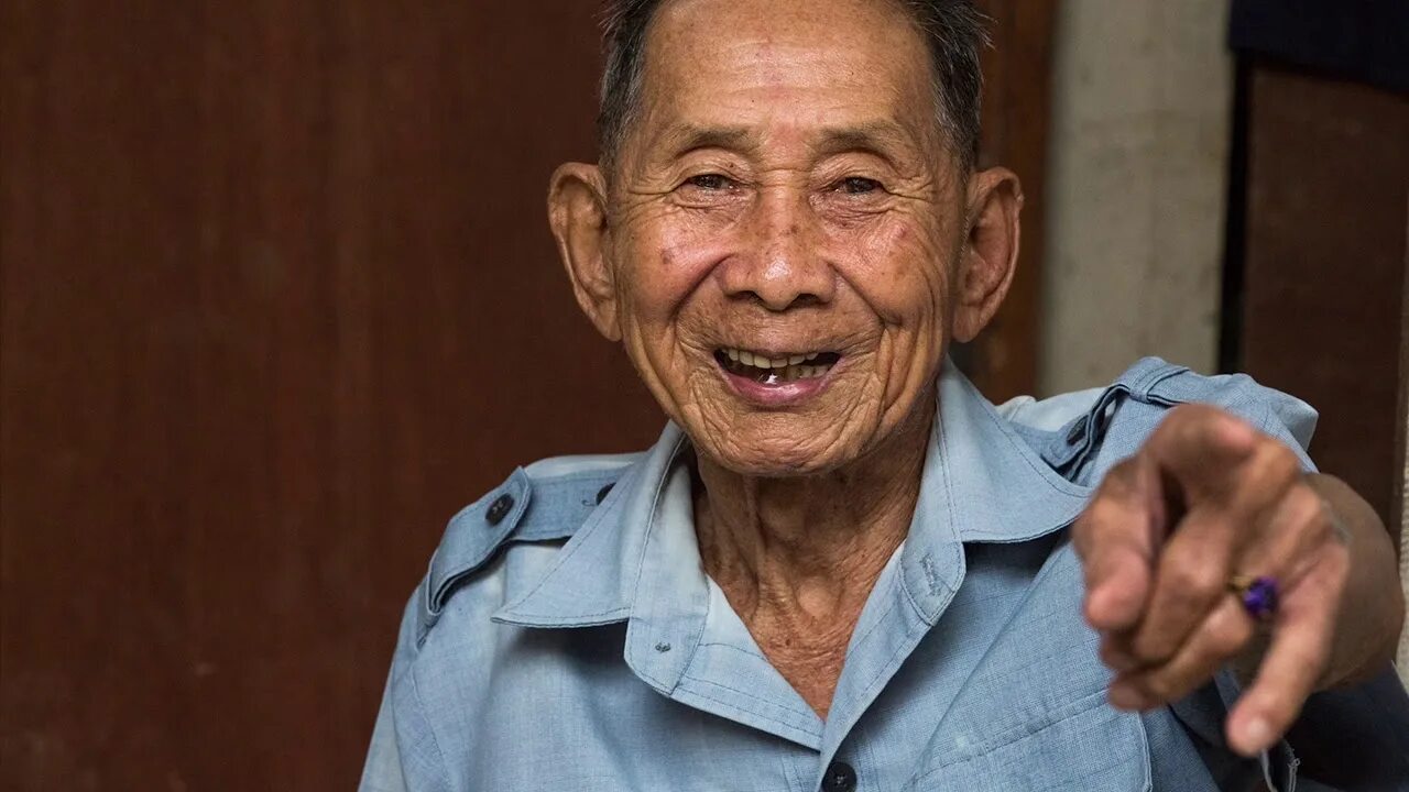 Азиаты в старости. Старый Азиат. Долгожитель из Тайланда. Улыбающиеся старики азиаты. Old asia