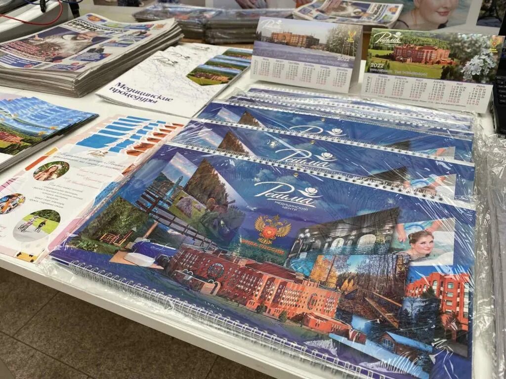 Люди зимой. Каток вднх 2022-2023. День туризма на вднх 3 февраля. Каток вднх москва 2021. Зимние каникулы.