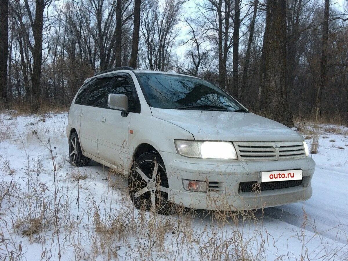 Купить митсубиси шариот грандис. Шариот Грандис 1998. Митсубиси Шариот Грандис 1998. Мицубиси Шариот Грандис. Митсубиси Шариот Грандис 1998 белая.