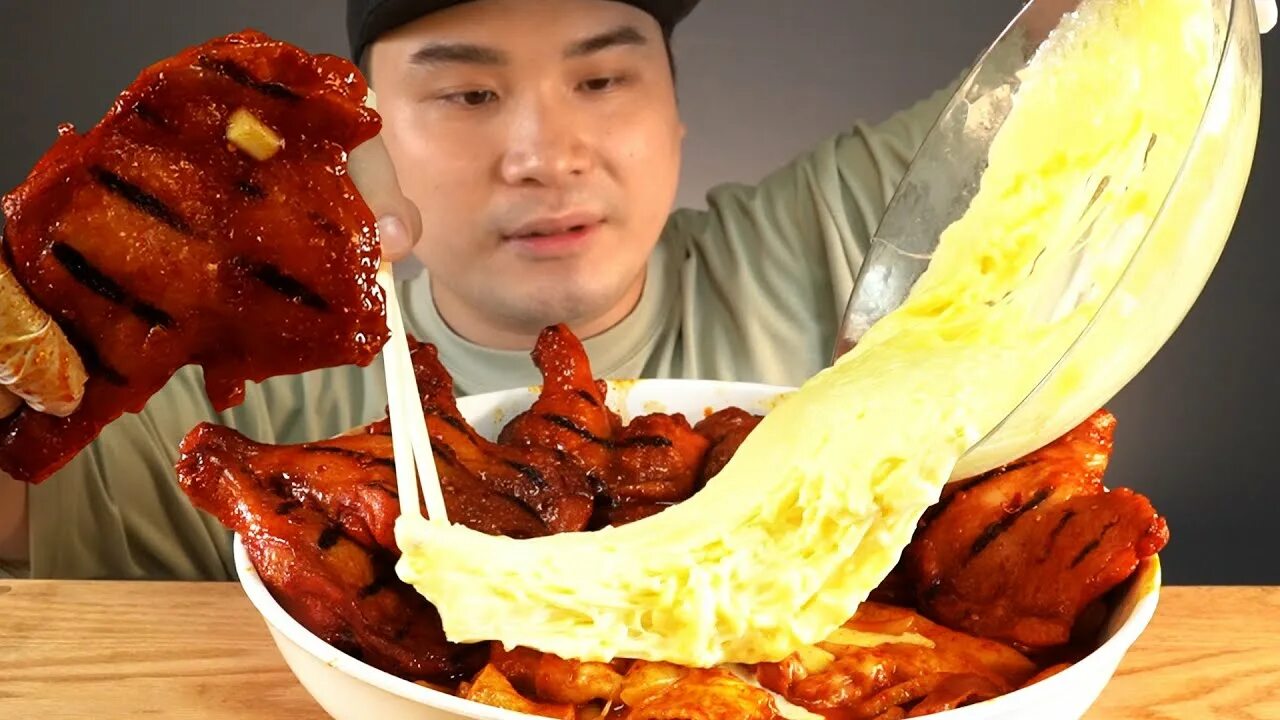 Мукбанг корея новые. МУКБАНГ Зак. Корейский МУКБАНГ. MUKBANG кореец.