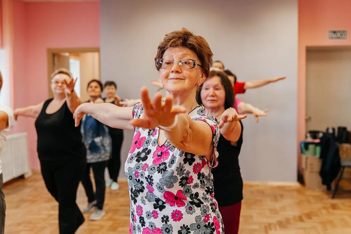 Московское долголетие танцы. Занятия танцами для пенсионеров. Московское долголетие занятия. Танцевальная гимнастика для пожилых.
