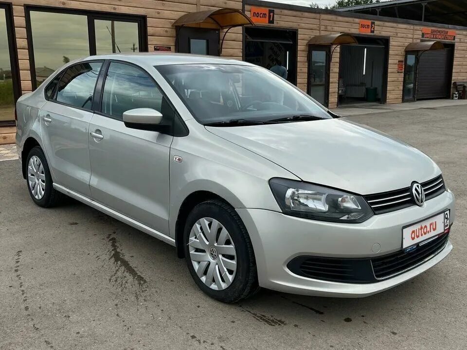 Фольксваген поло 2012 года купить. Volkswagen Polo 2012 1.6 at 105 серебристый. Заводские цвета Фольксваген поло седан 2012. Volkswagen Polo 1 поколение седан. Фольксваген поло 2012г Электросталь.