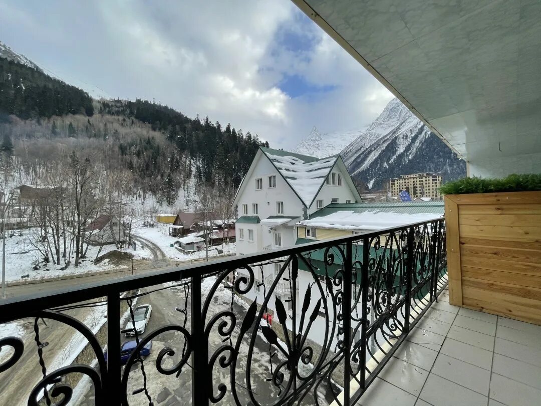 Снежная королева 2* домбай. Гостинеца "снежная королева"посёлок домбай. Снежная королева 2* домбай. Снежная королева отель 3 домбай. Домбай снежная королева гостиница.