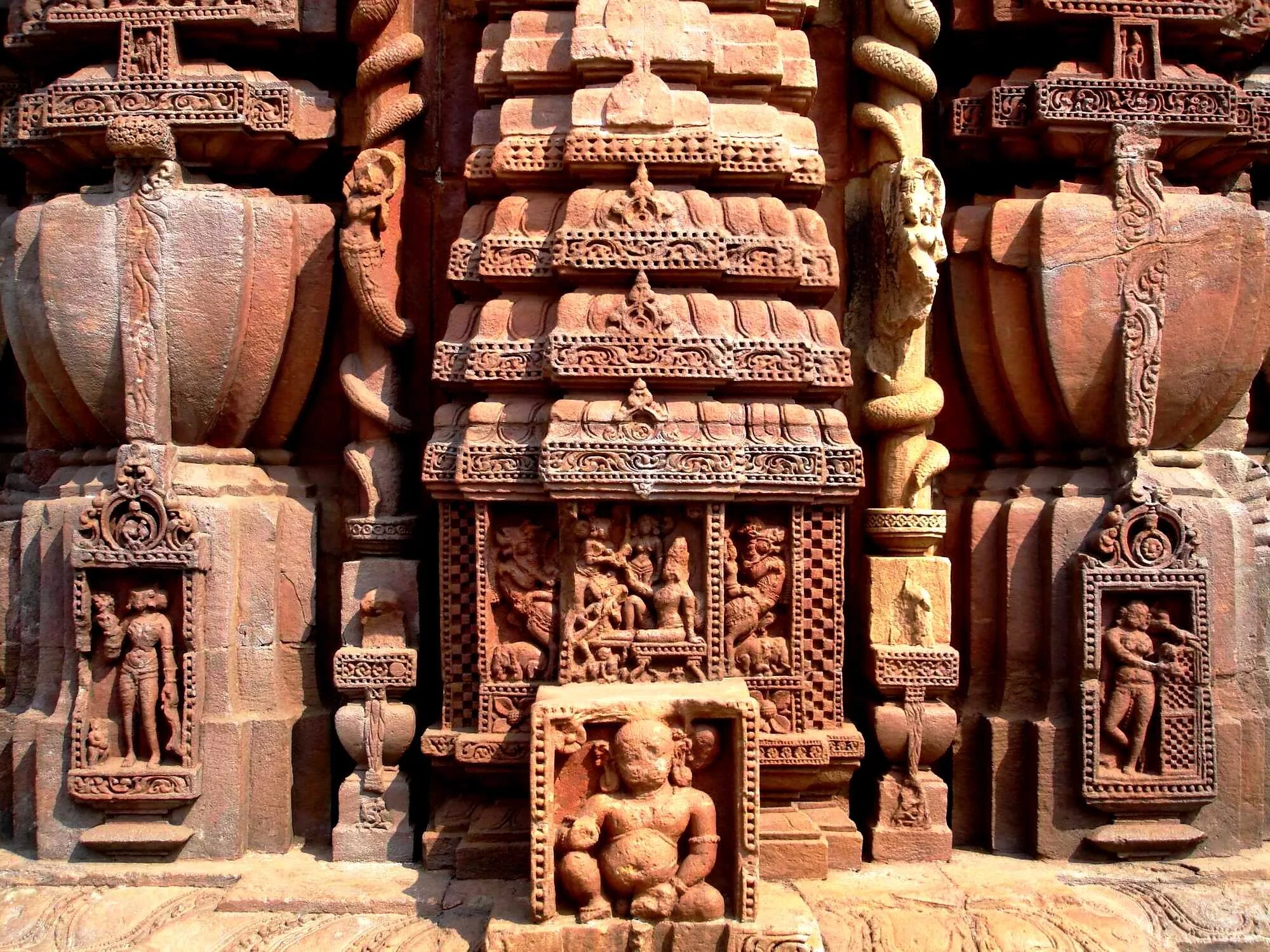 Бхубанешвар храм резьба. Храм Лингараджа Bhubaneswar. Индуистский период культуры Индии. Храмы древней Индии актовые изваяния. Древние индии 4 буквы