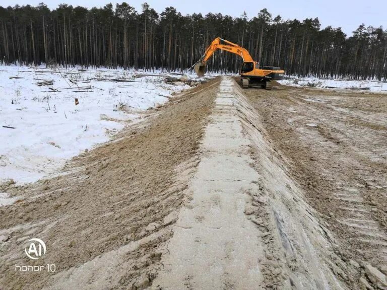 Ооо 20 19. Отсыпка кустовых площадок. Строительство автомобильных дорог. Дорожная траншея. Разработка выемок с отсыпкой.