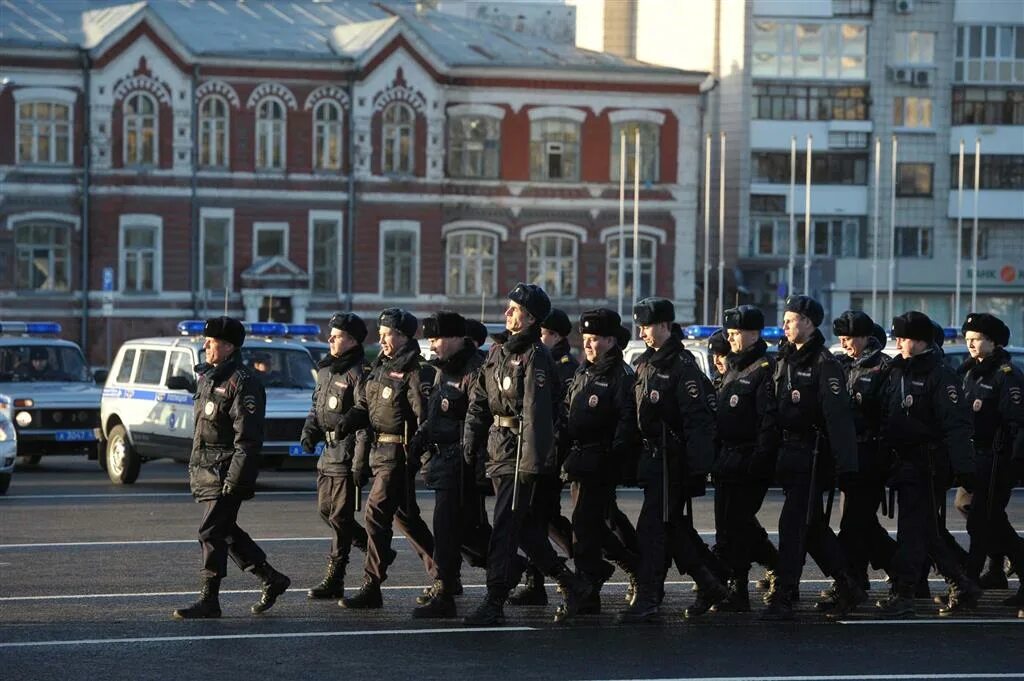 Подразделения по охране общественного порядка. Гарнизонный патруль. Сотрудники полиции маршируют. Росгвардейцы маршируют. Гарнизонный патруль СПБ.