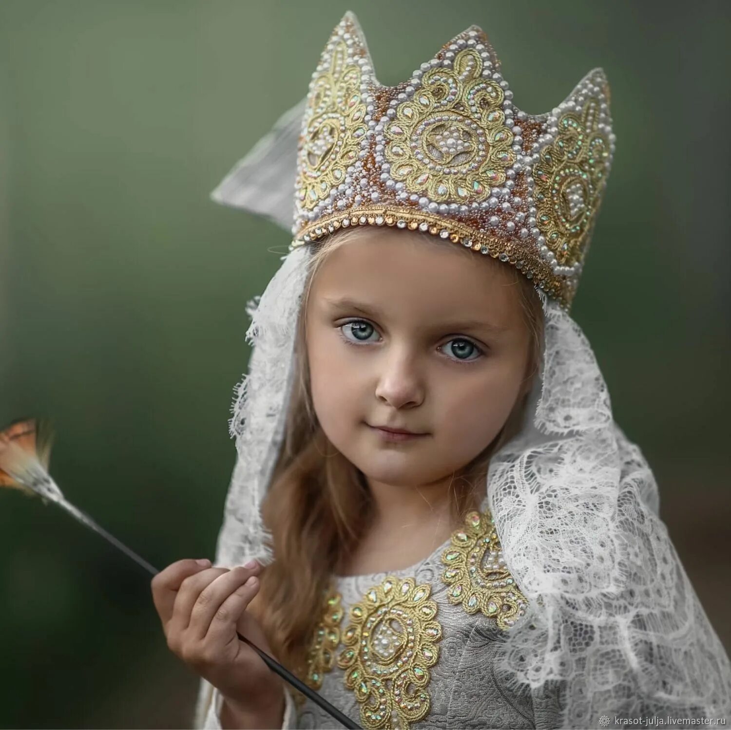 Как выглядит царевна. Лягушка царевна корона корона. кокошник царевны лягушки. головной убор царевны. костюм царевны.