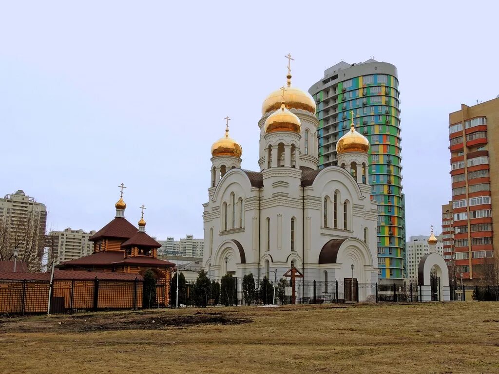 Всех святых в черемушках. Храм всех святых в земле русской просиявших в Черемушках. Храм всех святых в новых Черемушках Москва.