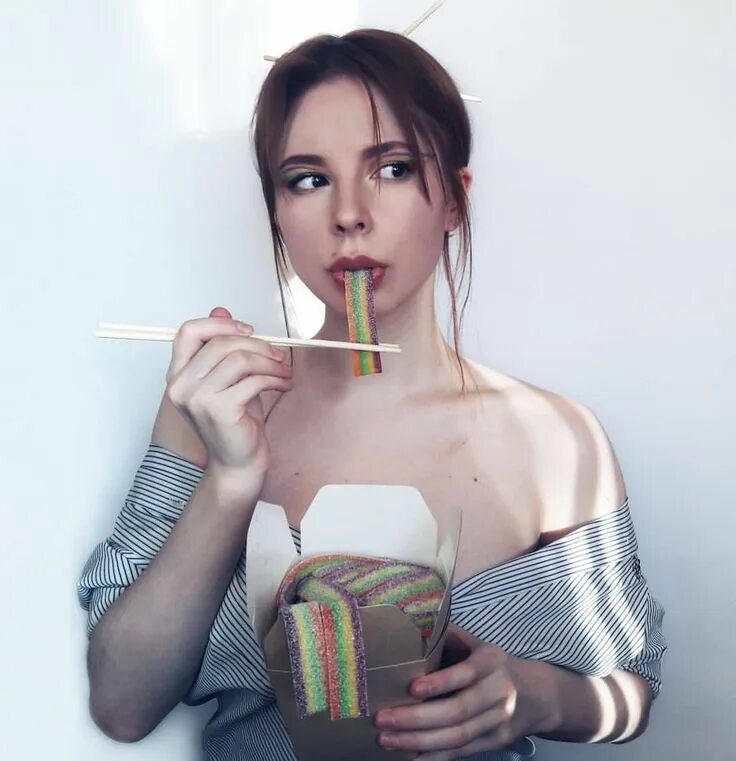 Домашняя фотосессия идеи для девушек. Идеи для инстаграма девушки. Фотосессия дома идеи для девушки. Идеи фотосессии для девушки. Идеи для инстаграма девушки.