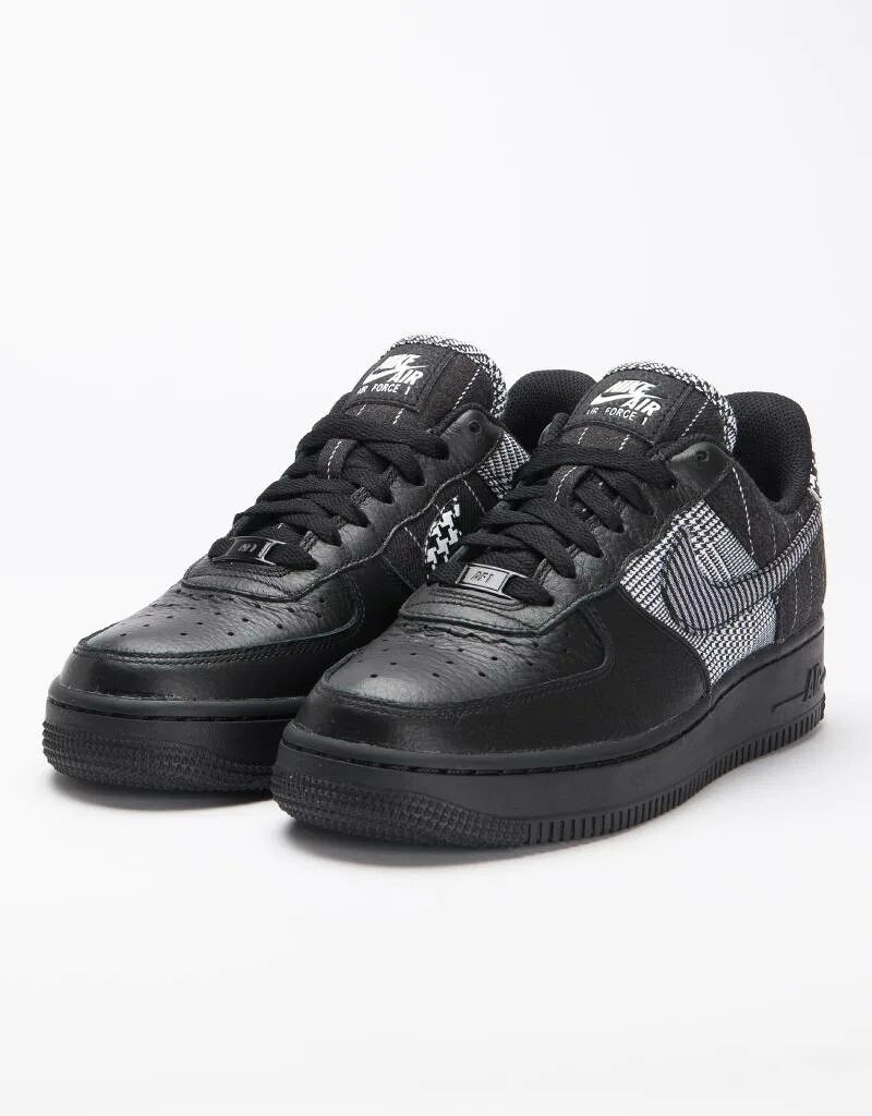 Найк форс 1 черные. Найк АИР Форс 1 Блэк. Nike Air Force 1 черные. Nike Force 1. Nike Air Force Black Nike Air.