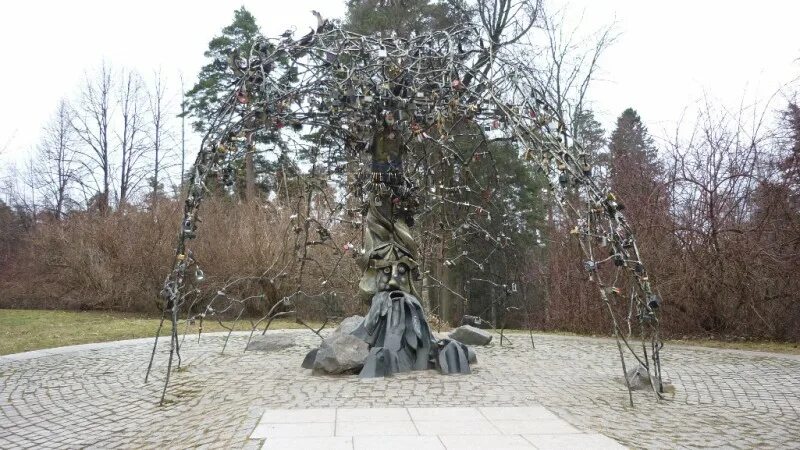 Зеленогорск скульптура Рыбак. Зеленогорск памятники. Скульптуры в Зеленогорске Ленинградской области. Городская скульптура Зеленогорска.