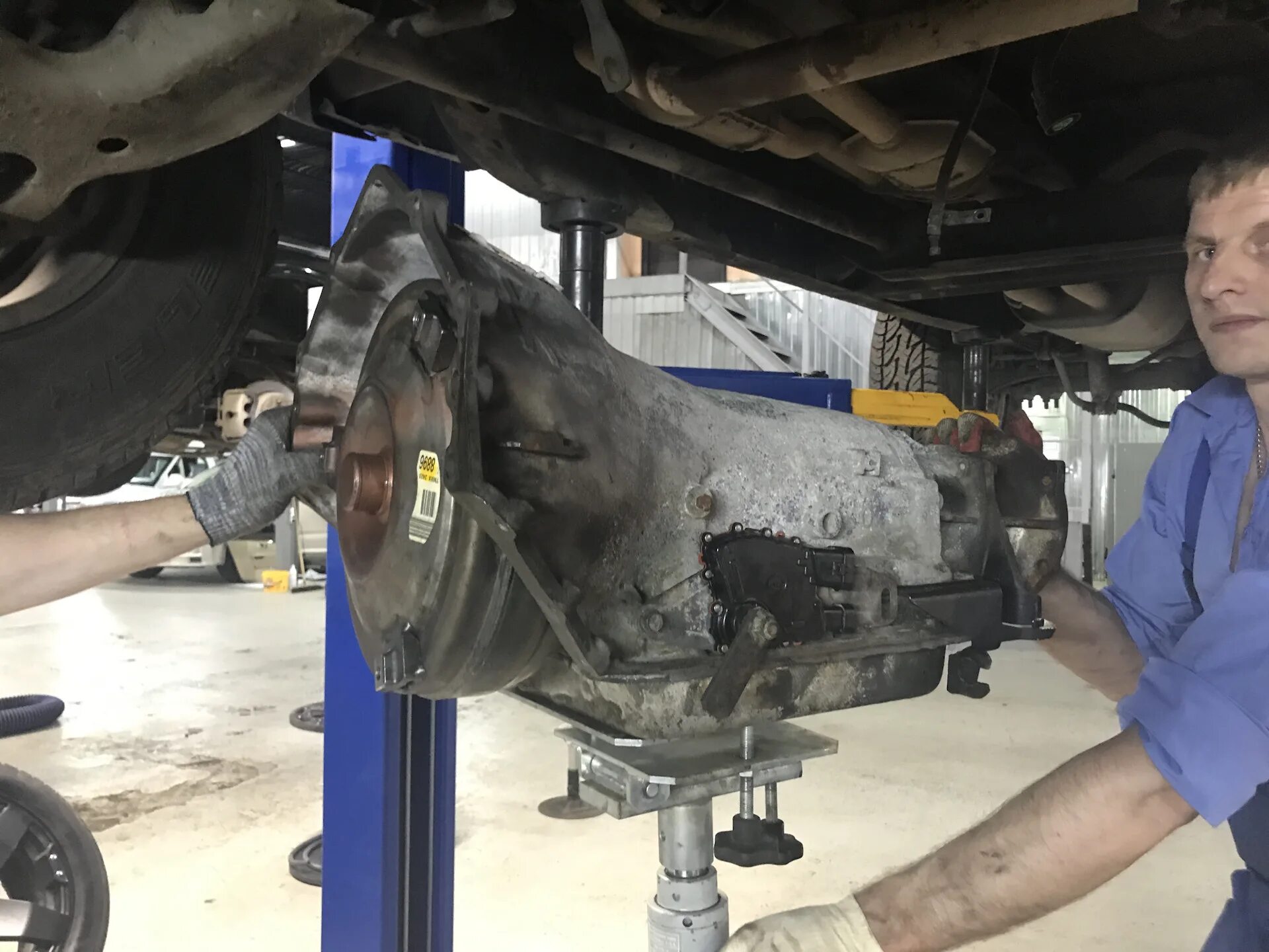 Акпп шевроле тахо 900. Акпп шевроле тахо. кпп тахо шевроле. chevrolet tahoe 2008 фильтр акпп. снятие акпп шевроле тахо.