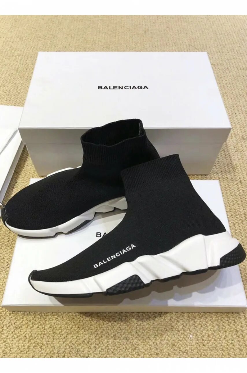 Balenciaga вещи. Баленсиага кроссовки 2022. Balenciaga одежда. Сумка баленсиага оригинал 2022. Коллекция баленсиага 2022 сумки.