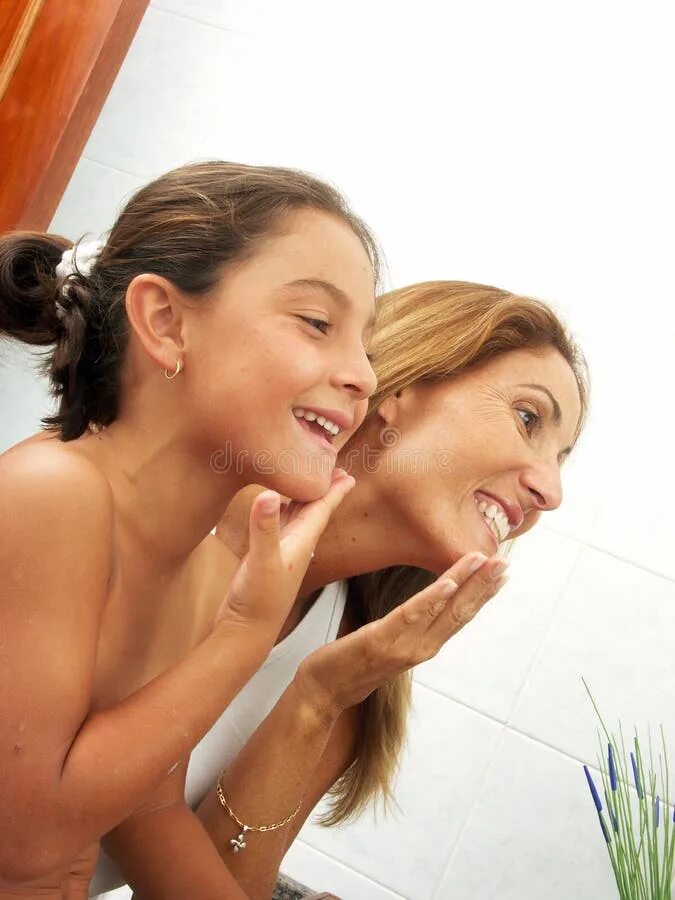 Daughter showers. Дочки Shower. Teen girl taking a Bath семейное.