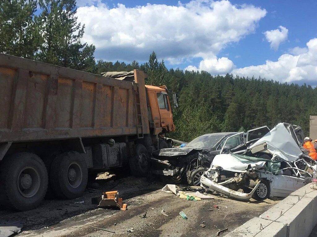 Дтп м6. Дтп на м5 урал в челябинской области. авария м5 юрюзань сатка. фура челябинска авария м5.