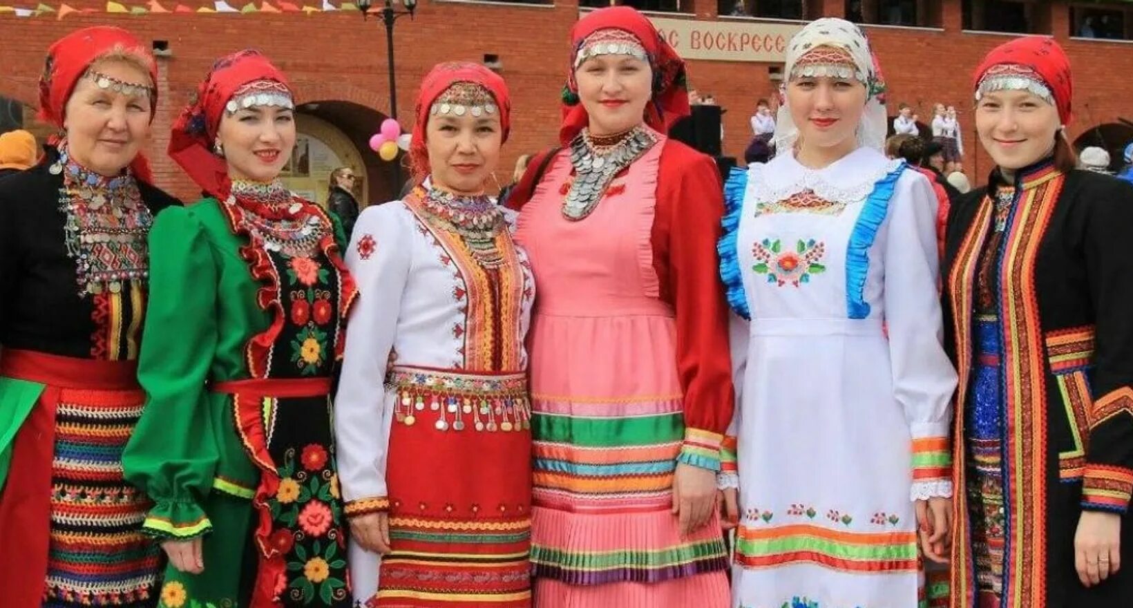 Женская одежда йошкар ола. Йошкар-ола марийцы. марийцы мари эл национальный костюм. йошкар-ола национальные костюмы. национальный костюм луговых мари.