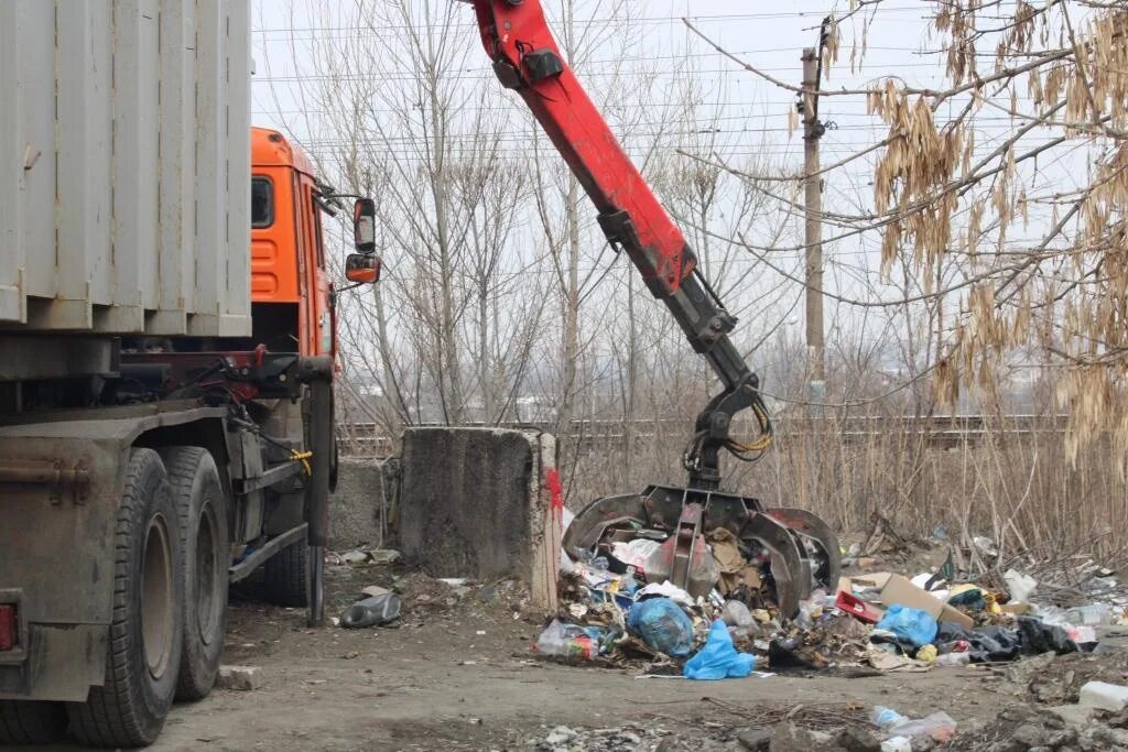 Белгород вывозят детей. Строительный вывоз несанкционированных свалок.