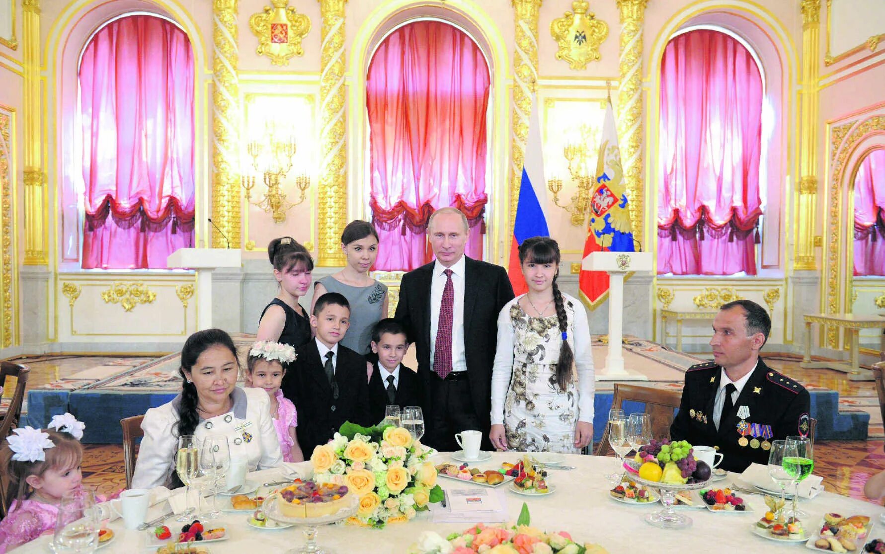 Семья президента. Семья президента Путина. Семья Путина фото.