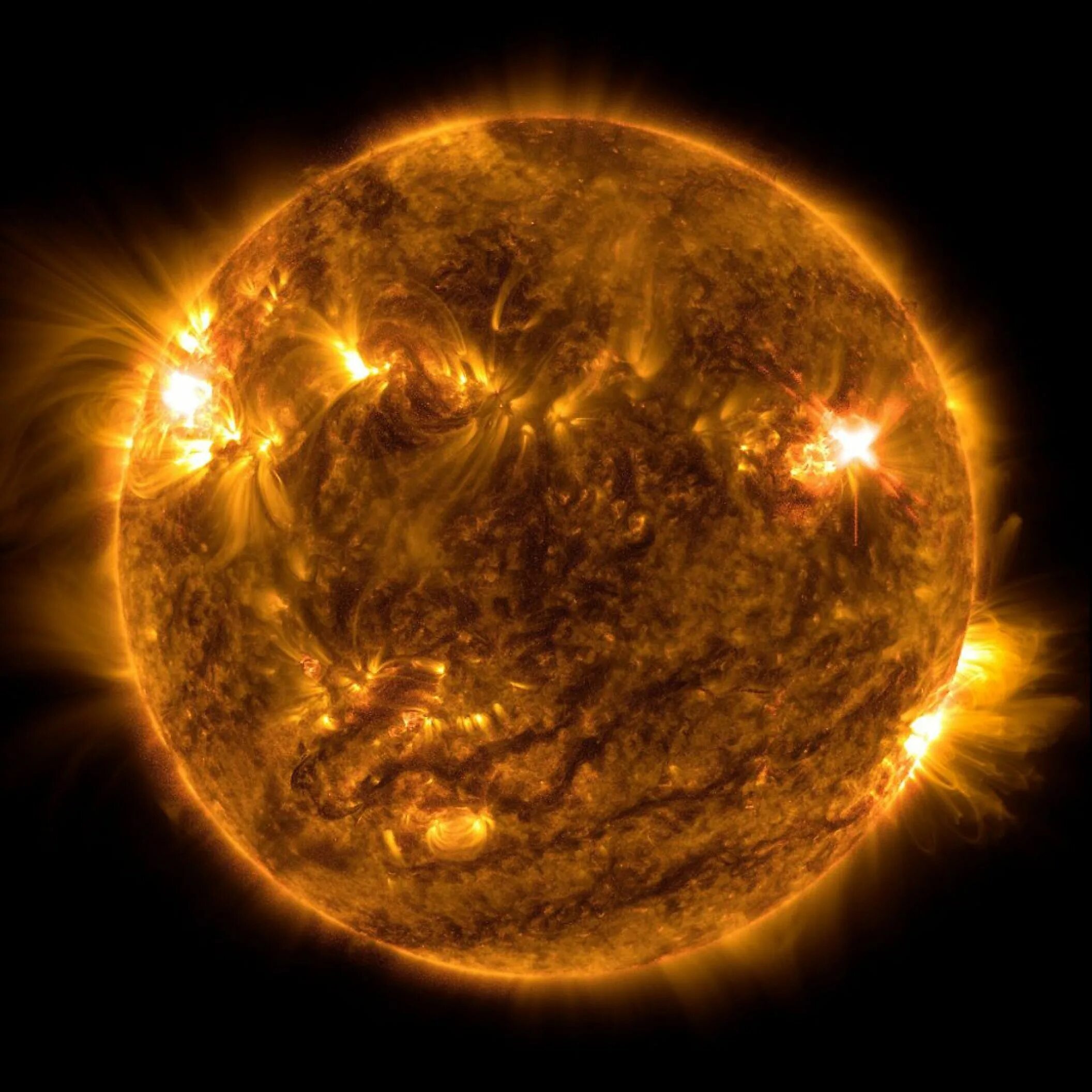 Что такое вспышка на солнце. Solar Flares SDO. Вспышки на солнце. Солнце в космосе. Солнечная буря.
