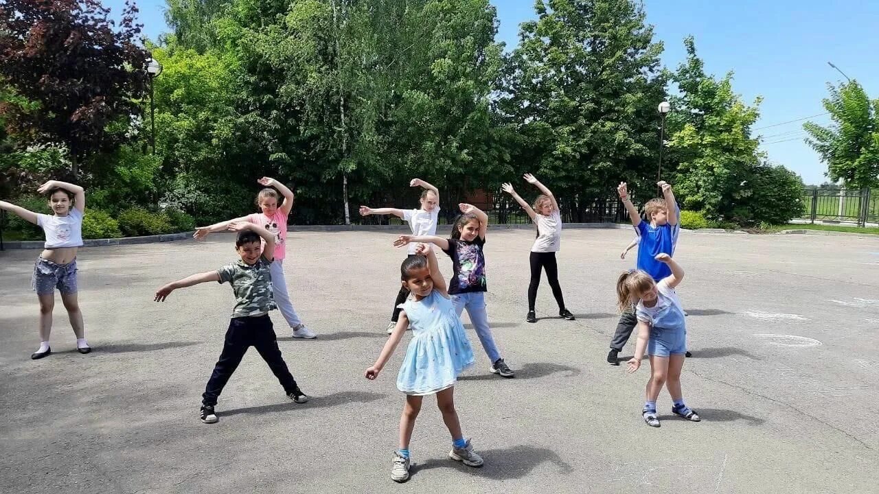 Пляши село. Танцевальный флешмоб для детей. Летний флешмоб для детей. Танцевальный флешмоб для детей в лагере. Танцевальные флэшмобы в лагере.