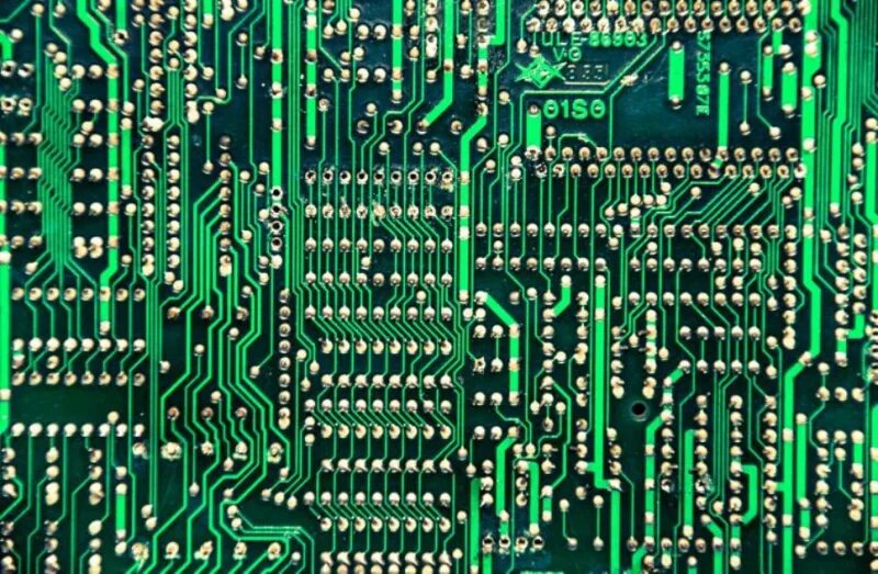 Кто находится плата. Печатная плата pcb. плата микросхема. микросхема цветная. печатная плата с микросхемами.