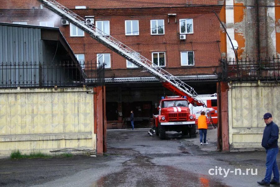 Континент горит новокузнецк. Пожар на Вокзальной. Новокузнецк пожар на Вокзальной. Пожар в Новокузнецке на геологической улице. Новокузнецкие перегоревшей ресторан.