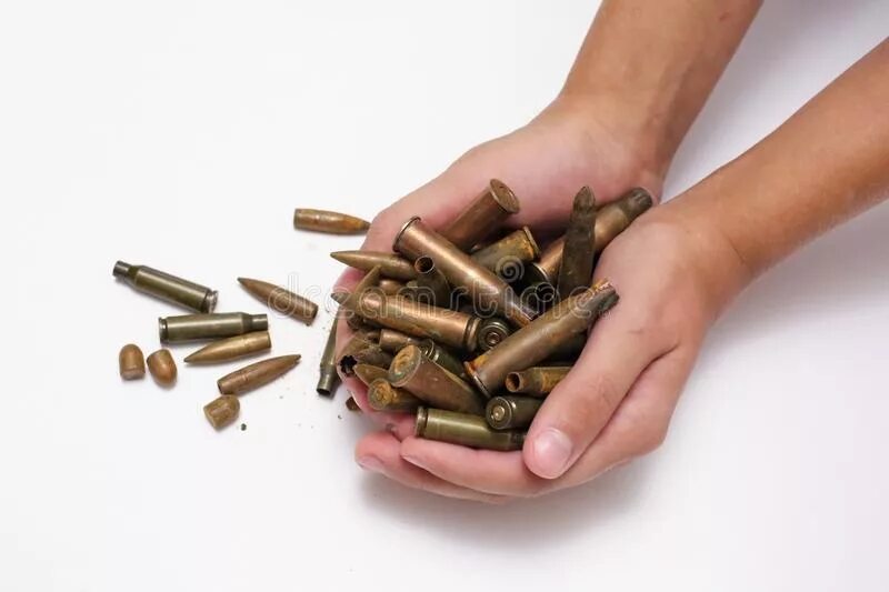 Патрон оставлю его для тебя. Патрон оставлю его для тебя. Патрон оставлю его для тебя. Патрон оставлю его для тебя. Патрон в руке.