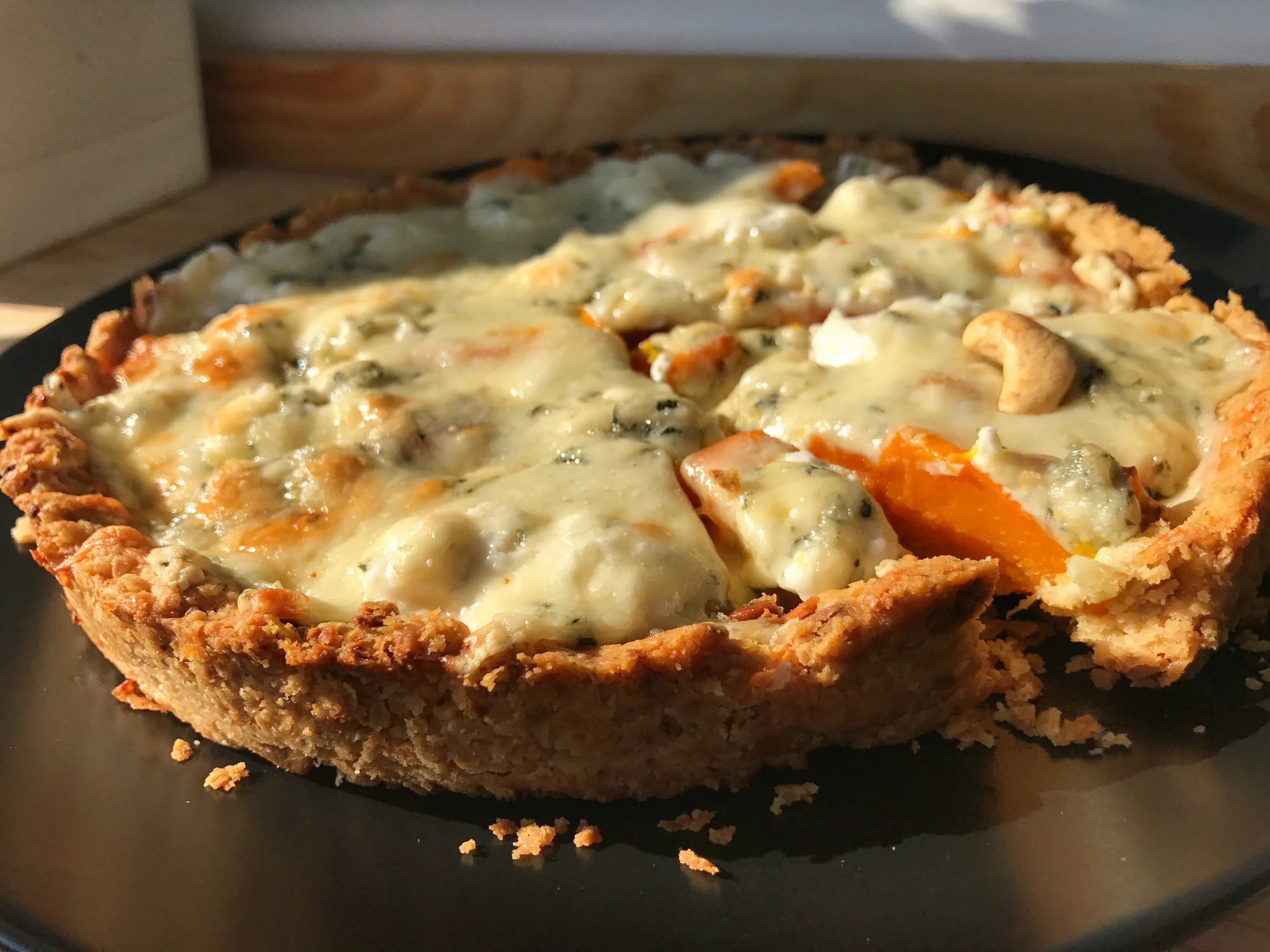 Рецепт пирога с мясом и тыквой. Пирог с тыквой и сыром. открытый пирог с тыквой. пирог с рыбой и тыквой. открытый пирог с тыквой и горгонзола.