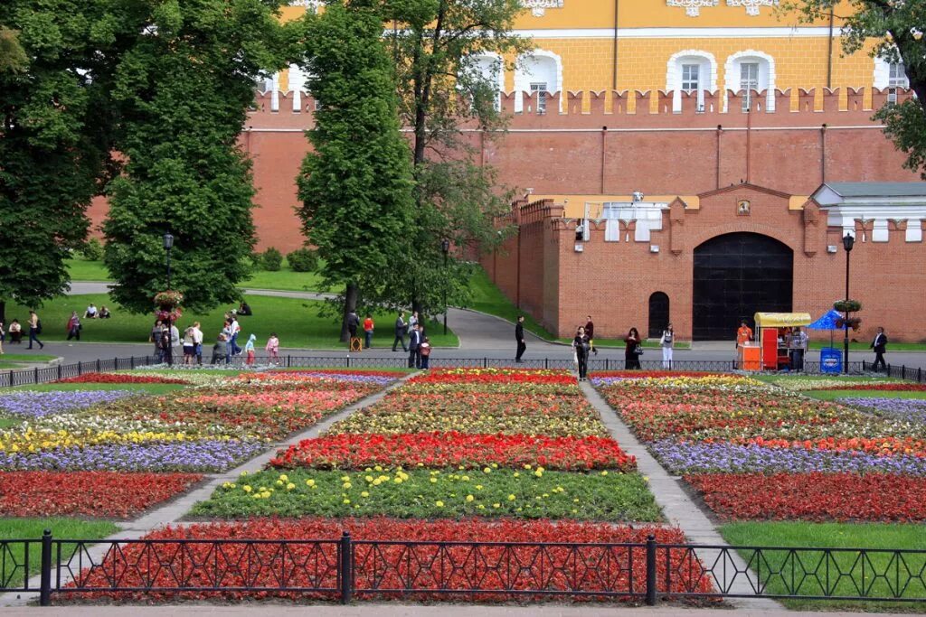 Сады московского кремля. Кремлевский Александровский сад Бове. Александровский парк Москва. Кремль и Александровский парк. Кремль Московский Кремль Александровский сад.