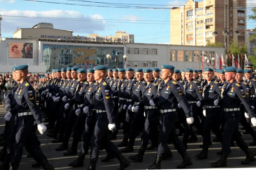 Участникам парадов. Парад победы 2013 в москве. Участник парада победы 2000 года. Парад хабаровск. Участникам парадов.