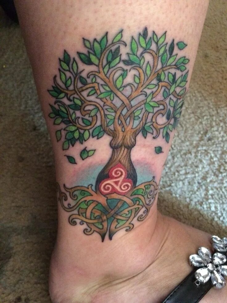 My new tree. Тату дуб. Татуировка дуб. Тату дерево и ведьма.