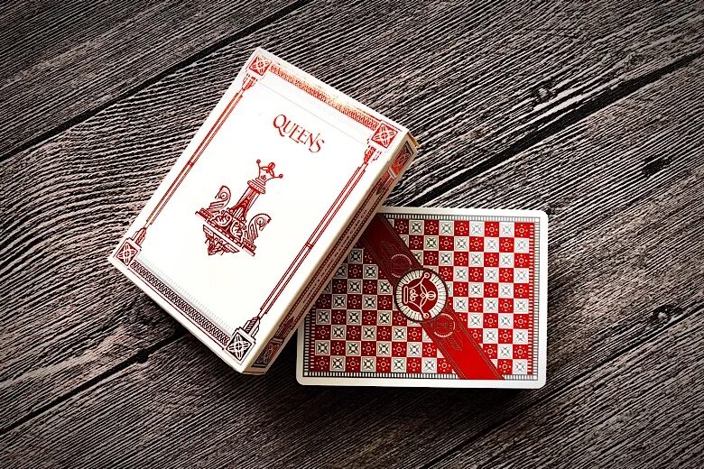 One s cards. Игральные карты. Красивые игральные карты. Дизайнерские игральные карты. Металлические игральные карты.