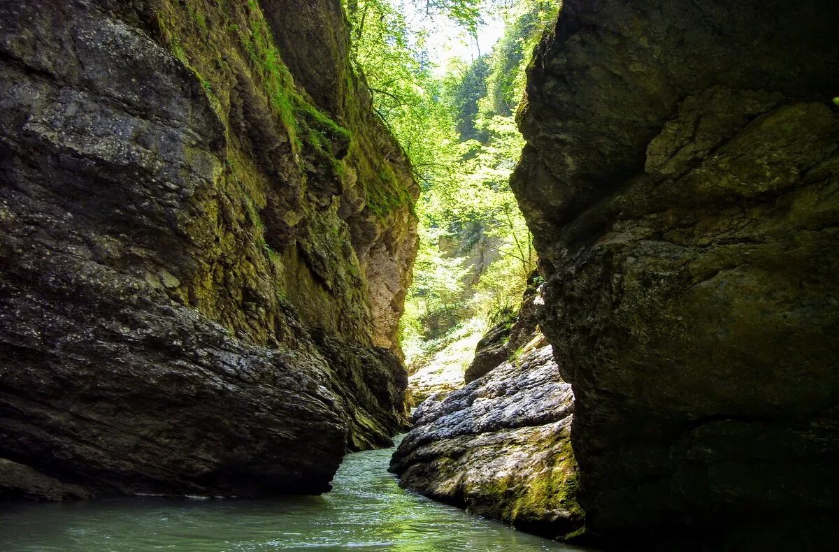 каньон хашупсе абхазия. находится в ущелье. мокрый каньон реки псахо адлер. колкинский каньон. каньон колка южная америка.