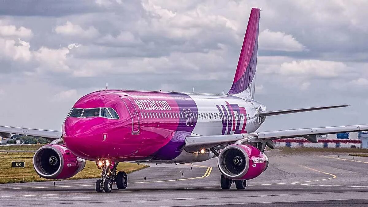 Wizzair москва. Wizz Air самолеты. Венгерская авиакомпания Wizzair. Wizz Air Abu Dhabi самолеты. Wizz Air парк самолетов.