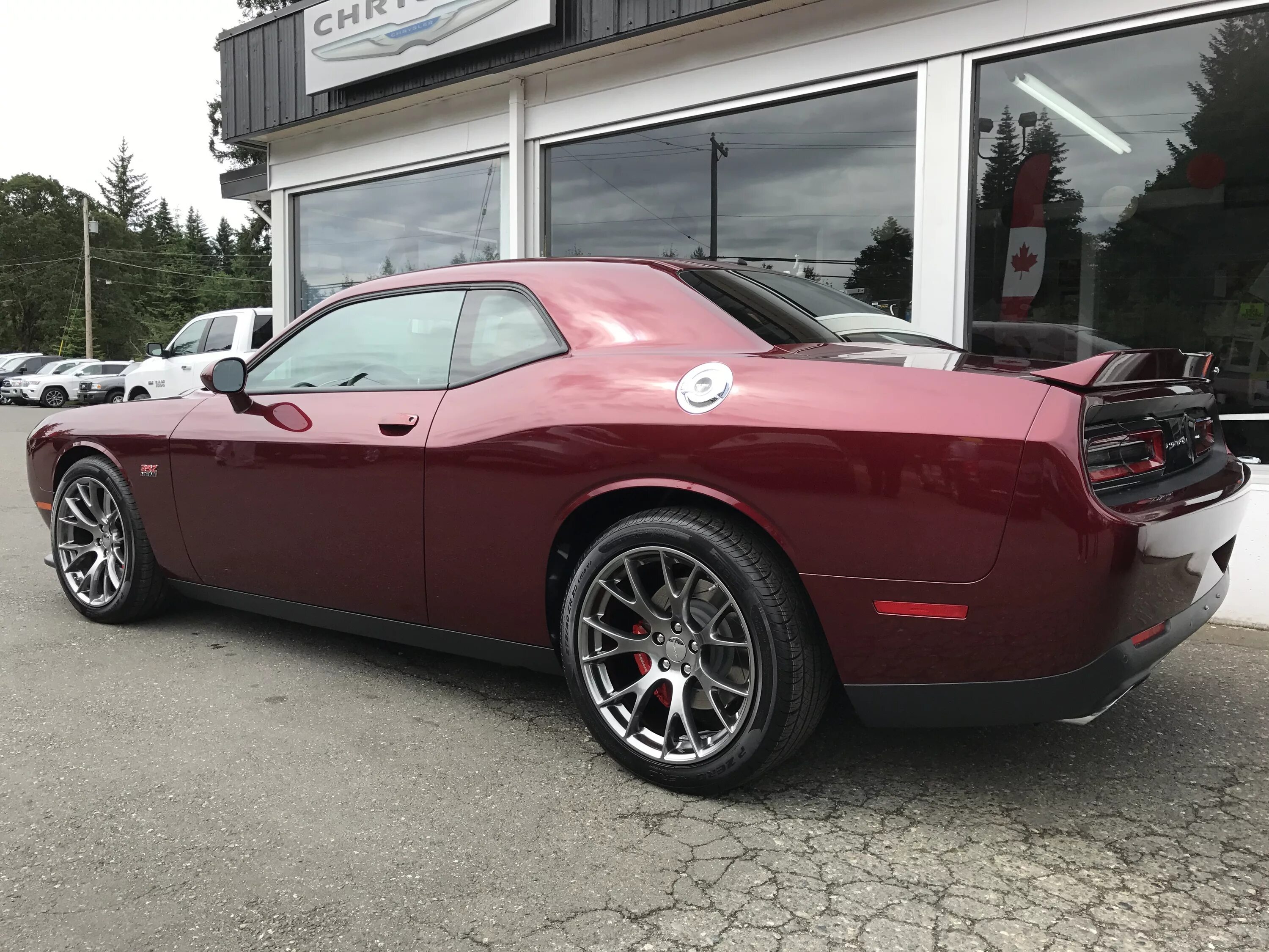 Red challenge. Dodge challenger octane red. challenger octane red. додж челленджер бордовый. додж челленджер gt.