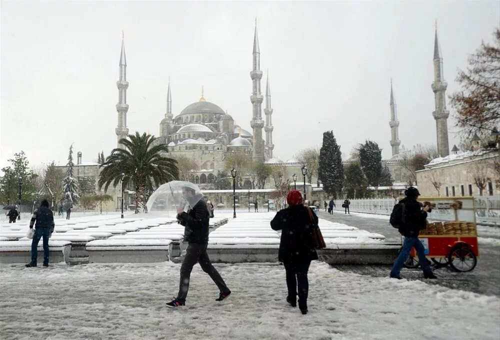 Султанахмет Стамбул зима. Стамбул в феврале. Турция зимой. Стамбул в январе. Стамбул погода в марте 2024 года
