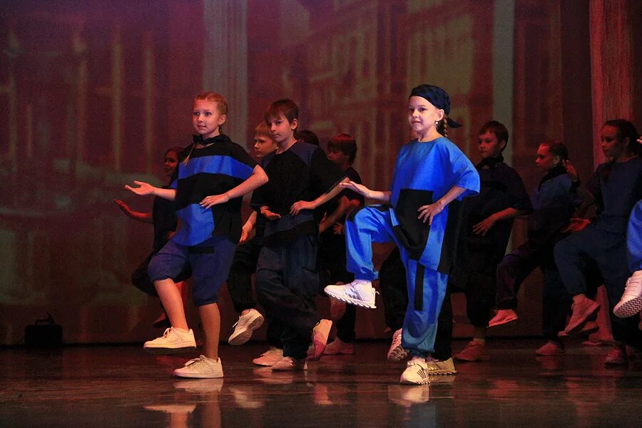 Фиджи дэнс первоуральск. Студия танца импульс. Современный танец вдохновение первоуральск. Студия танцев без правил. Танцы в первоуральске на 5 лет.