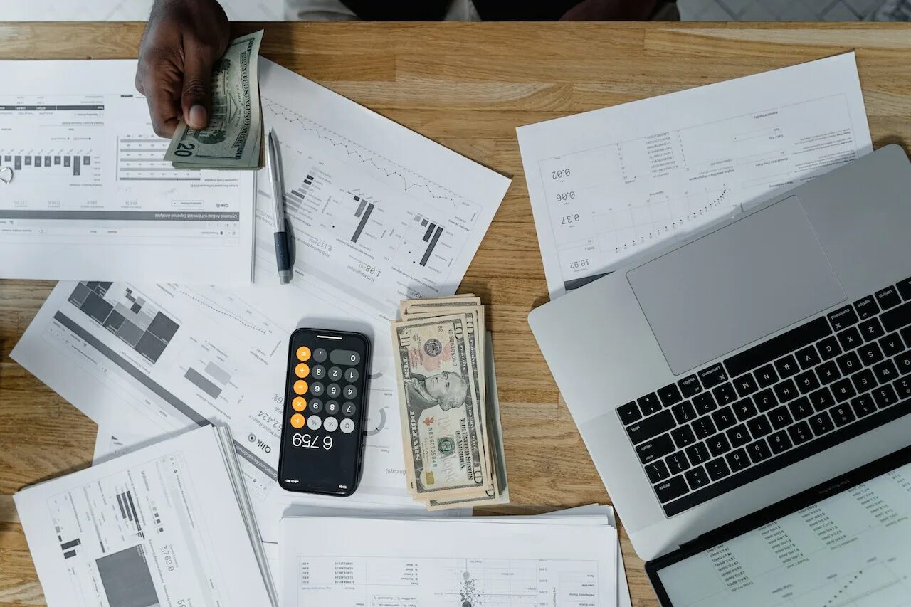 Documents and resources. Credits documents. documentary remittance and documentary credit.