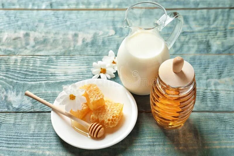 Молоко и мед. Горячее молоко с медом. Молоко и мед красиво. Молоко и мед спа. Молоко мед и масло пить