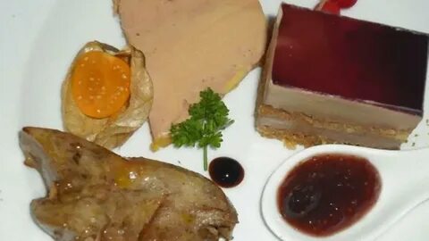 Выводит жир из печени