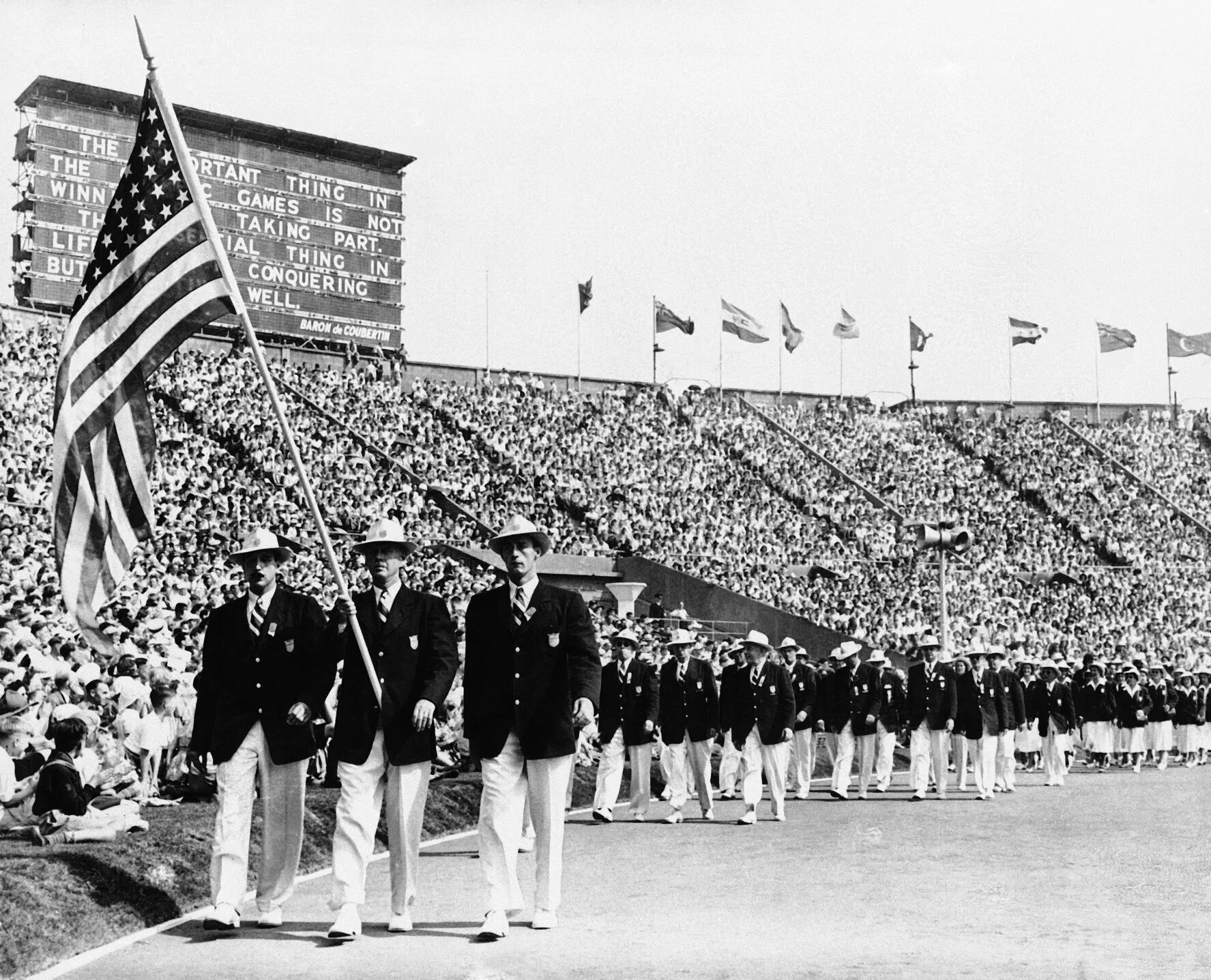 Лондон 1948. Уэмбли 1948. Лондон в 1948 году. Лондон 1948. Лондон в 1948 году.