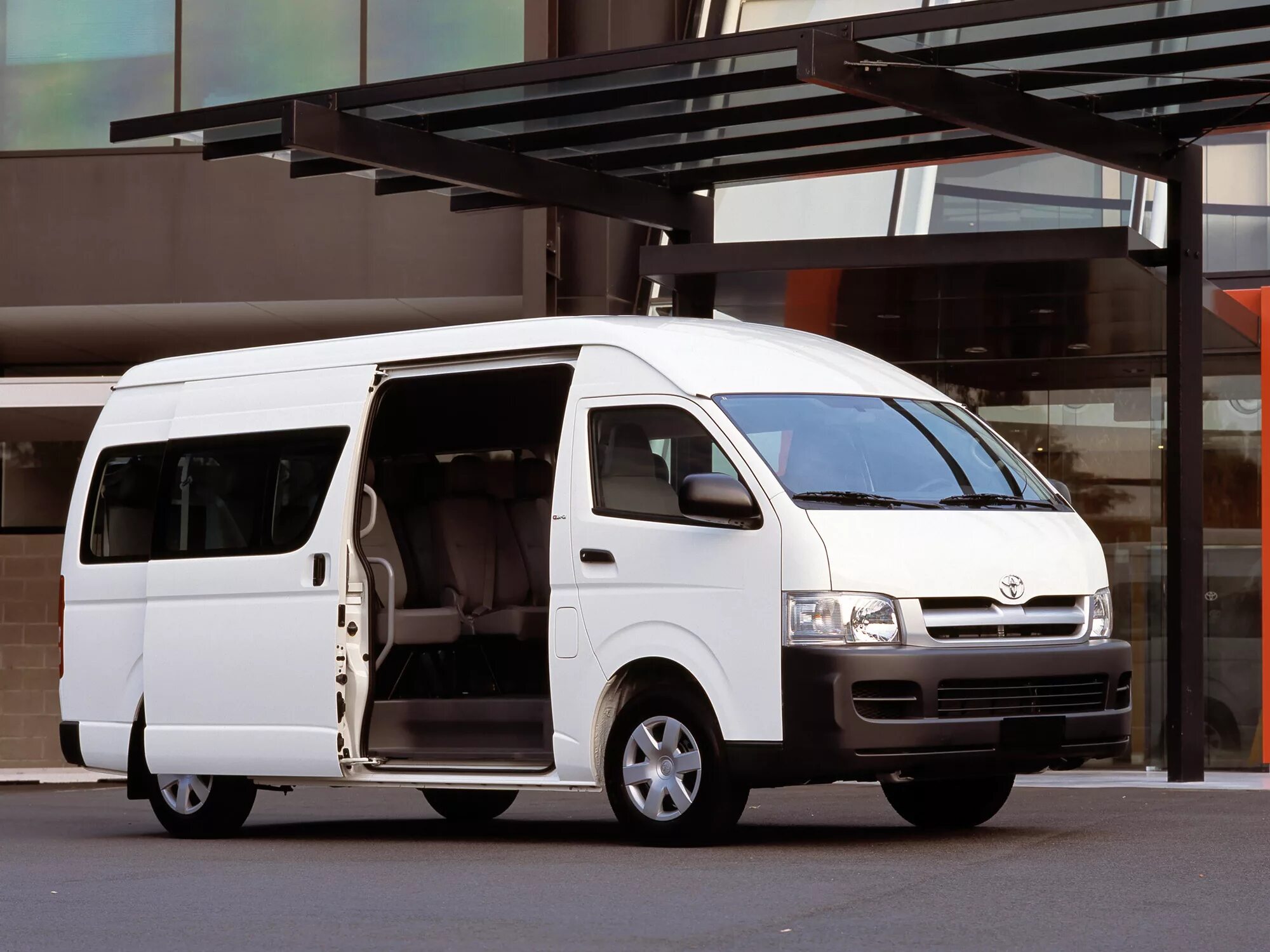 Автомобиль тойота хайс. Toyota hiace. тойота хайс микроавтобус. minibus toyota hiace. toyota hiace lwb van 2004.
