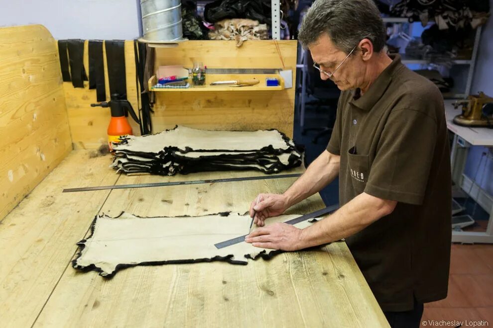 скорняк рисунок. скорняк раскройщик. скорняк меховщик. другое название скорняка 7. скорняк картинка маленькая.