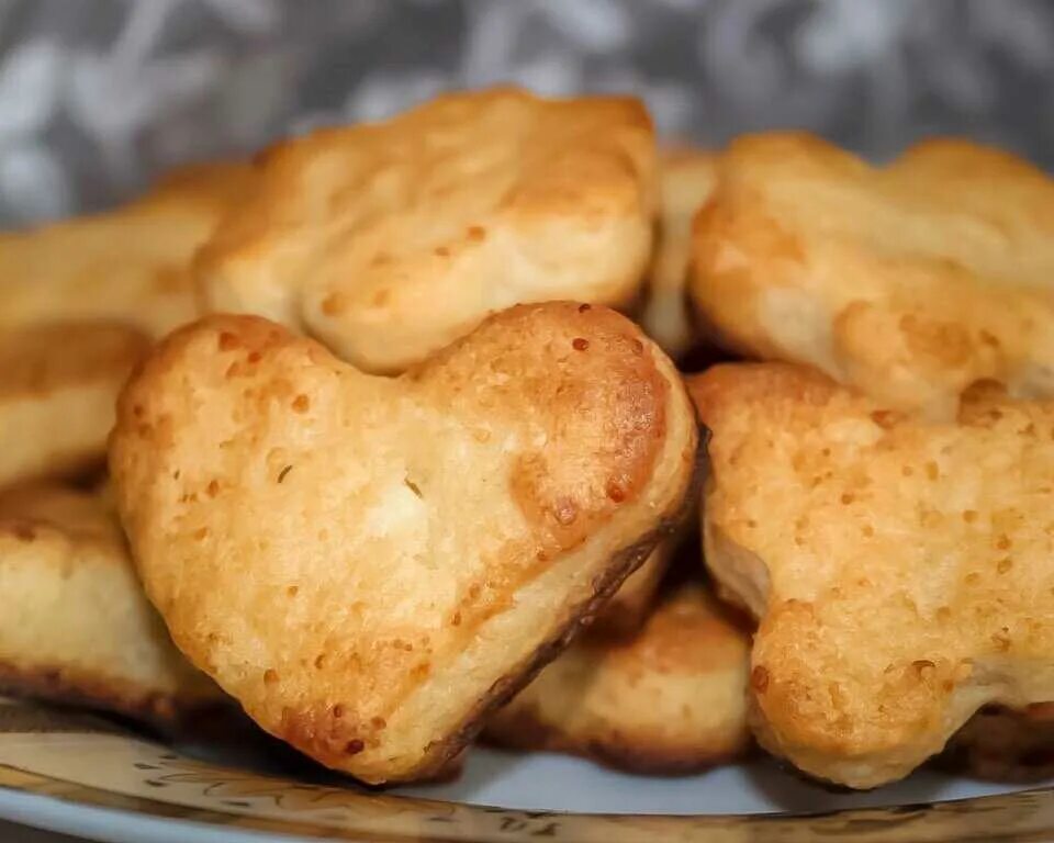 Рецепт вкусного творожного печенья в духовке. Творожное печенье. Домашнее творожное печенье. Печенье домашнее из творога. Печенье с творогом в духовке.