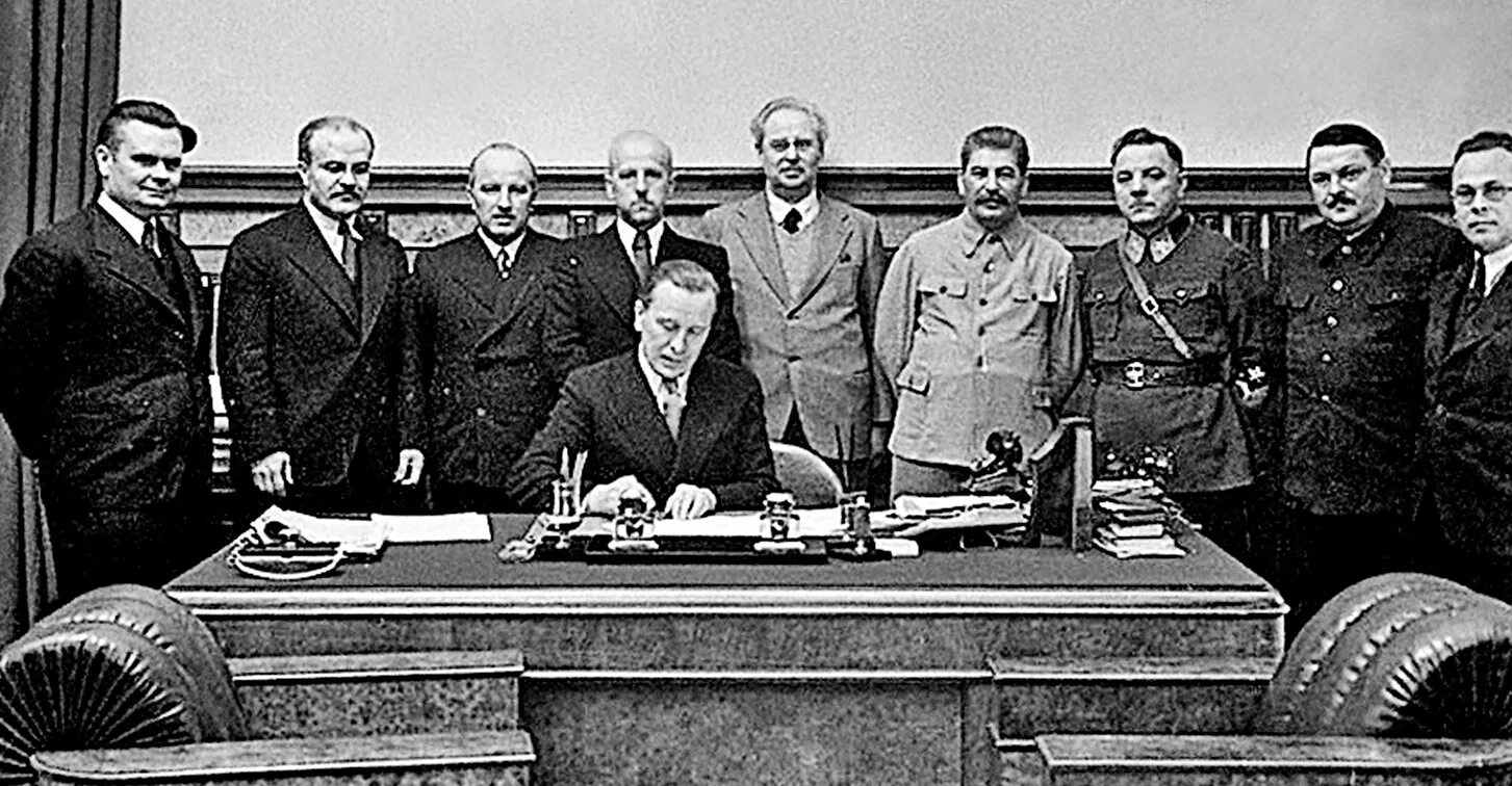 Советско польский договор. Подписание советско литовского договора. литовская армия в вильно 1939. министр иностранных 1939. соглашение с эстонией, латвией, литвой о взаимопомощи 1939.