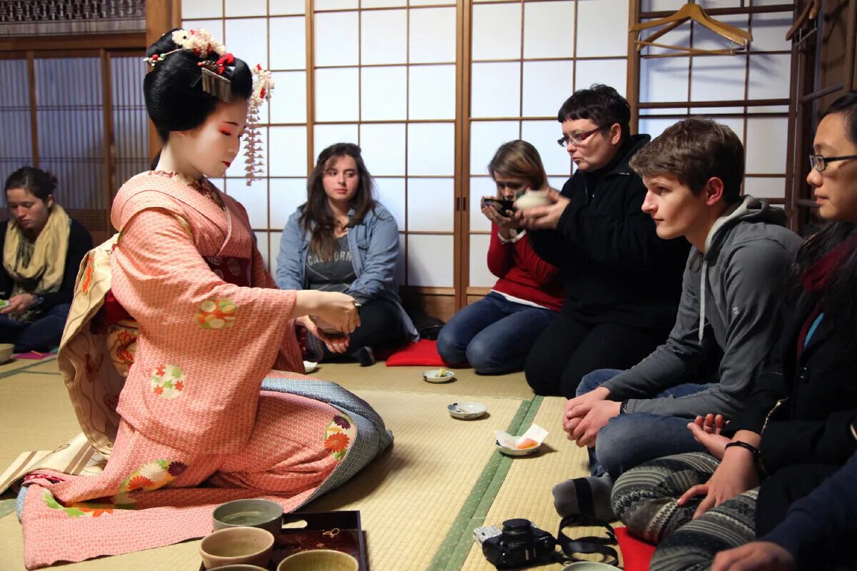 School of thought. Think Global School. Traditional Green Tea Ceremony hosted by an Apprentice Geisha. Https://thinkglobalschool фото.