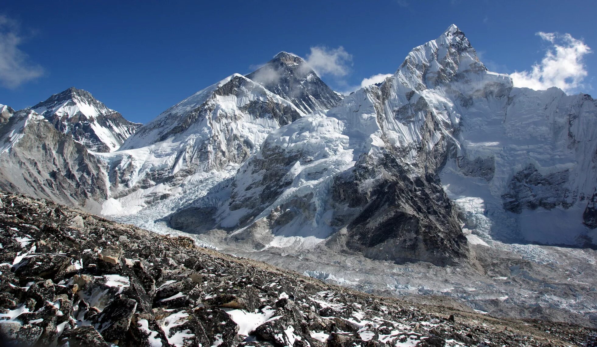 Эверест где находится в какой горной системе. Гора кала Паттар. Калапатар Непал. Эверест с кала Паттар. Калапатар вид на Эверест.