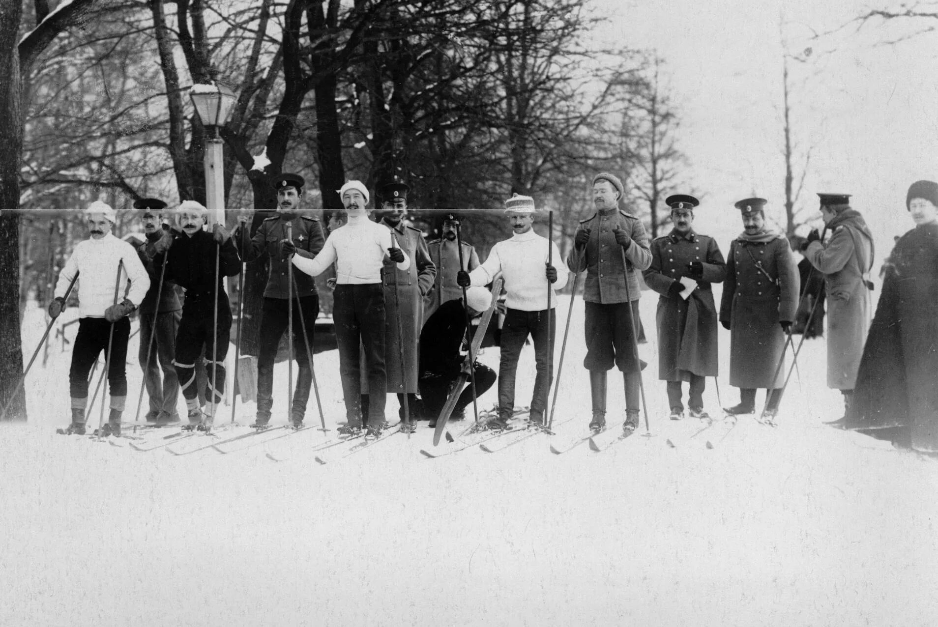 Лыжный спорт в России 1910. 1910 Г. — Сокольнический кружок лыжников. Лыжный спорт 20 века. Общество любителей лыжного спорта, а в 1910 г.