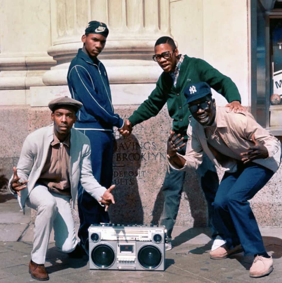Классическая музыка в стиле рэпа. Hip Hop 80s. Hip Hop 80. Hip Hop одежда 1980. Хип-хоп Олд скул одежда.